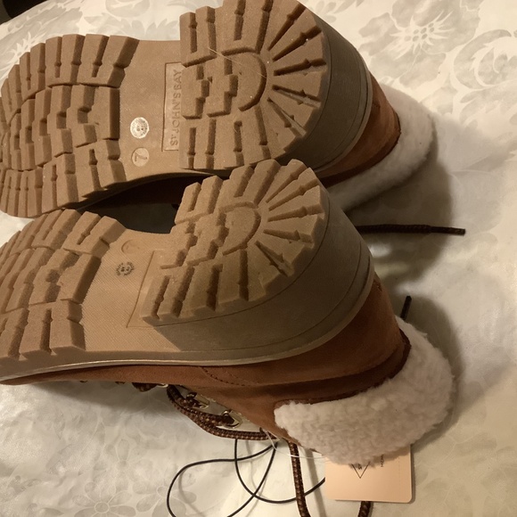 St John’s Bay Women’s Lakeline Ankle Boot Memory Foam In Cognac Size 7 Medium - Picture 3 of 8